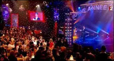 Qui a animé pendant 21 ans l'émission "Le plus grand cabaret du monde" ?