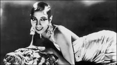 Quels fruits se trouvaient sur la célèbre ceinture de Joséphine Baker ?