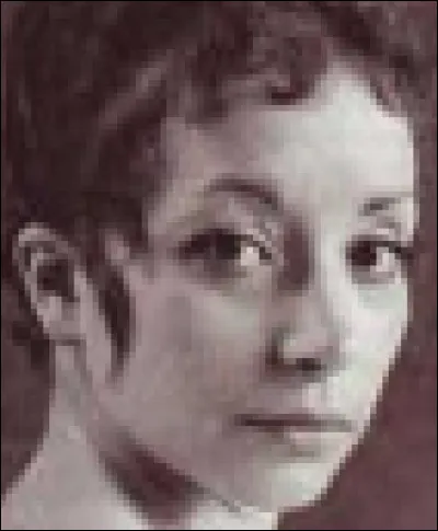 En architecture, quel nom porte la moulure saillante profilée entre fût d'une colonne et chapiteau ?