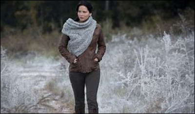 Katniss et Peeta menacent de se suicider avec des baies de sureau mortelles.