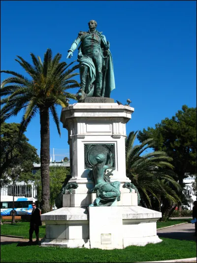 Ce général, né à Nice où se trouve sa statue, surnommé "l'enfant chéri de la victoire", s'est illustré dans les guerres de la Révolution et de l'Empire : c'est ...