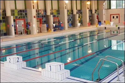 Se fait dans une piscine à plusieurs et sans balle (très proche de la danse).