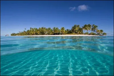 Quelle célèbre cathédrale se trouve à Avarua ?