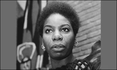 Qui est cette célèbre américaine, établie dans le sud de la France en 1992 (expatriée), magnifique et incomparable chanteuse de jazz, entre autres ?