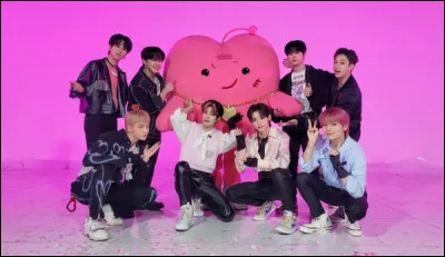 Qui se fait taper par un poulet rôti dans "Case 143" ?