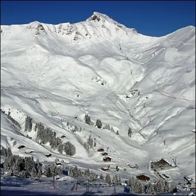 Quelle station de ski des Portes du soleil, inaugur&eacute;e en 1967, a accueilli pendant 20 ans un festival de cin&eacute;ma ?