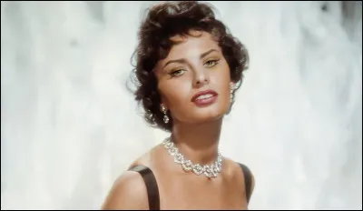 Qui est cette actrice qui joue le rôle de ''Lucilla'' dans le film de 1964 ''La Chute de l'Empire romain'' ?