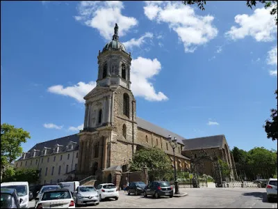Quel est ce monument situé dans la ville de Rennes ?