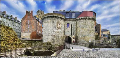 Quel est ce monument situé dans la ville de Rennes ?