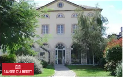 Le béret est un couvre-chef originaire du Béarn.