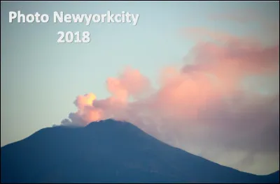L'Etna est un volcan qui se trouve en Sicile.