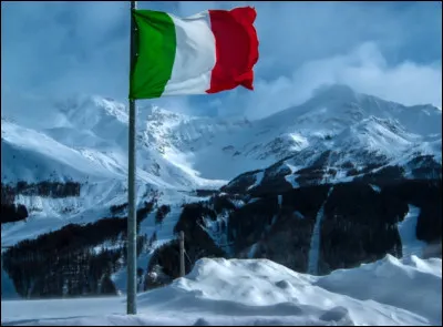 Qui attrape "un coup de soleil, un coup d'amour, un coup 
de je t'aime" ?