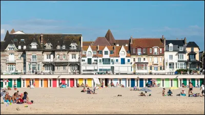 Quelle est cette ville côtière ?