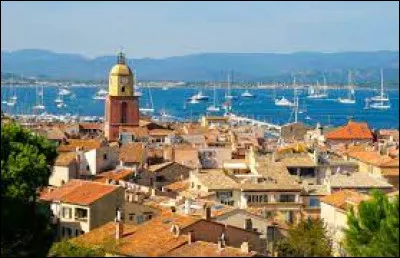 Quelle est cette ville côtière ?