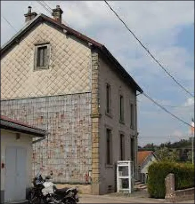 Village de l'arrondissement d'Épinal, dans l'aire d'attraction de Bruyères, Vervezelle se situe dans le département ...