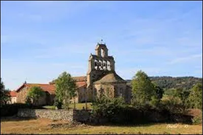 Village d'Auvergne-Rhône-Alpes, au nord-est de la Margeride, Chastel se situe dans le département ...