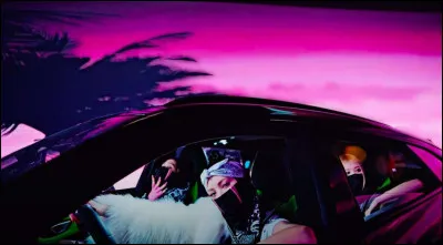 Regardez bien les panneaux, dans quel MV peut-on aussi les voir ?