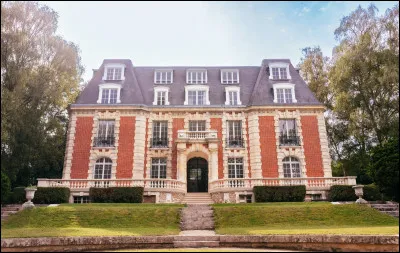 Comment s'appelle le château de la Star Academy ?