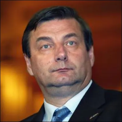 Jean-François Lamour a été ministre des Sports de 2002 à 2007 puis député UMP de 2007 à 2017 ; avant cela, il a été double champion olympique d'/de ...