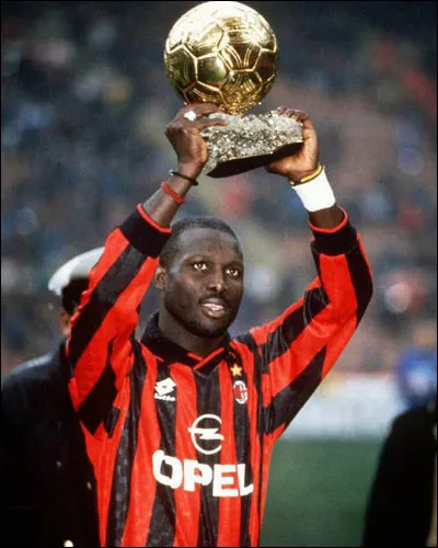 Le footballeur George Weah, lauréat du Ballon d'or en 1995, attaquant au Paris Saint-Germain et à l'AC Milan, a été élu en 2018 président de la République de son pays, le ...