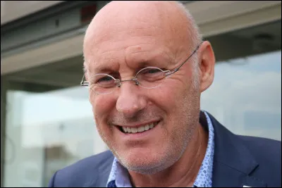 Ce joueur de rugby puis entraîneur - à Bordeaux puis au Stade Français - est devenu ensuite secrétaire d'État chargé des Sports dans le second gouvernement Fillon, du 22 octobre 2007 au 23 juin 2009 : il s'agit de ...