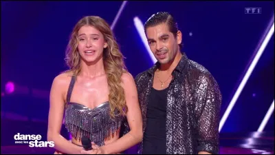 Avec qui danse-t-elle ?