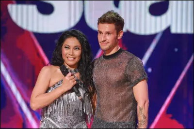 Avec qui danse-t-elle ?