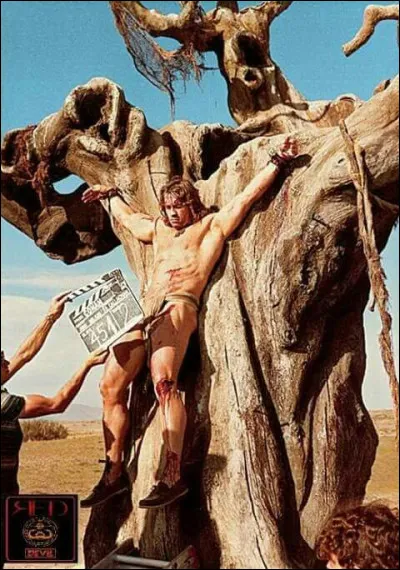 Sur le tournage de quel film a été tournée cette scène terrible où fut attaché l'acteur Arnold Schwarzenegger ?