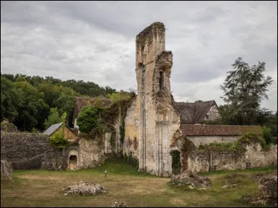 Où est sise l'abbaye de Mortemer que l'on dit hantée ?