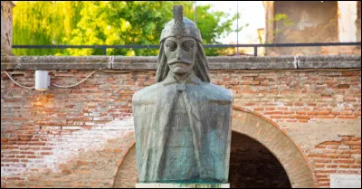 Vlad Tepes dit "l'empaleur" faisait des "forêts de cadavres" pour effrayer l'Empire ottoman qui cherchait à envahir son pays. Il a inspiré le mythe de :