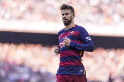 Quel était le poste de jeu de Gérard Piqué ?