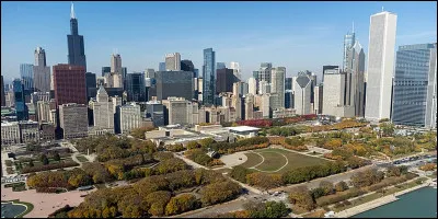 D&eacute;finition : Sur le lac Michigan, dans l'&Eacute;tat de l'Illinois, elle fait partie des plus grandes villes des &Eacute;tats-Unis. Quel est votre choix ?