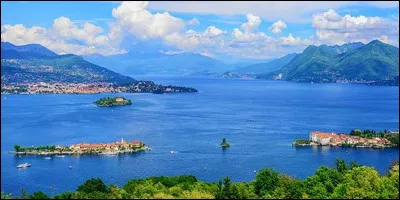D&eacute;finition : Lac glaciaire situ&eacute; au sud des Alpes, il est partag&eacute; entre les r&eacute;gions italiennes du Pi&eacute;mont et de Lombardie et le canton suisse du Tessin. Quel est votre choix ?
