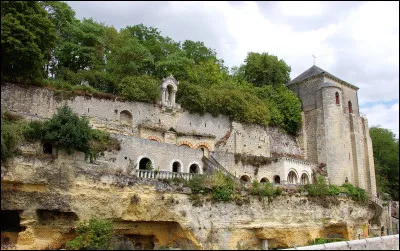 Ce monument est l'ancienne abbaye de Marmoutier.