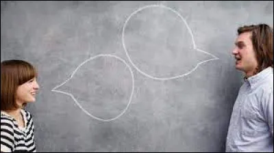 Lorsque quelqu'un parle beaucoup, à quel animal le compare-t-on ?