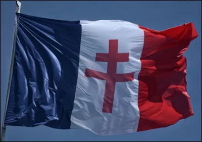 Ces merveilleux vers, "Celui qui croyait au ciel, celui qui n'y croyait pas..." appartiennent à la plume de :