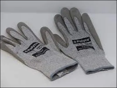 Ils permettent de désherber sans craindre de se piquer ou de se griffer.