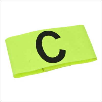 Qui est le capitaine de cette équipe ? C'est un défenseur central.