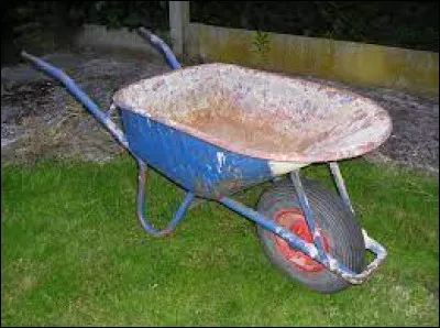 Elle permet de transporter des petites quantités de terre ou de roches.