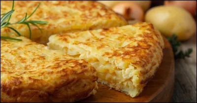 Quelle spécialité espagnole est préparée à base d'ufs, de pommes de terre et d'oignons ?
