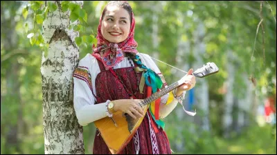 Quel instrument à cordes russe est utilisé dans "La Chanson de Lara" ?