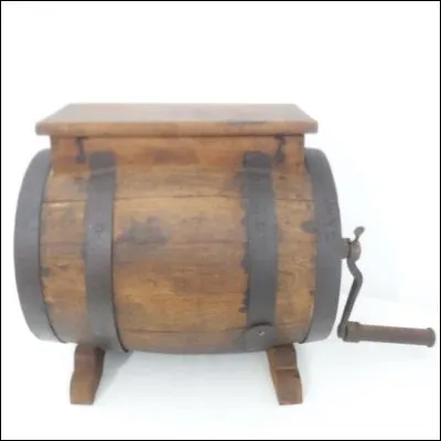 Quel est le nom de cet appareil qui permet de transformer la crème de lait en beurre ?