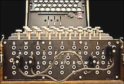 Pendant ce temps, deux pays vont coopérer pour tenter de percer les codes de cette machine. Lesquels ?