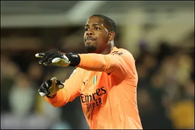 Dans quel club Mike Maignan s'est-il formé ?