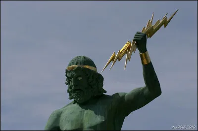 Vous êtes en colère et vous voulez attirer la foudre sur la personne ! Mais contre qui ?
Vous utilisez alors une expression remontant au XIXe siècle... même si le prénom nous renvoie à la mythologie.