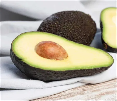 Quelle est cette variété d'avocat, la plus populaire au monde, fruit à saveur douce et à texture beurrée ?
