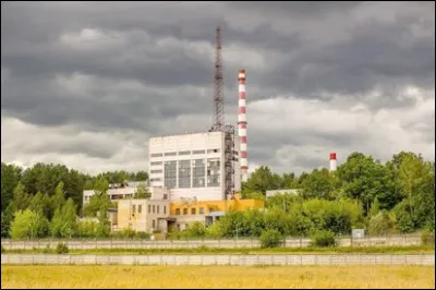 Où se situe cette première centrale nucléaire civile opérationnelle de 1954 ?