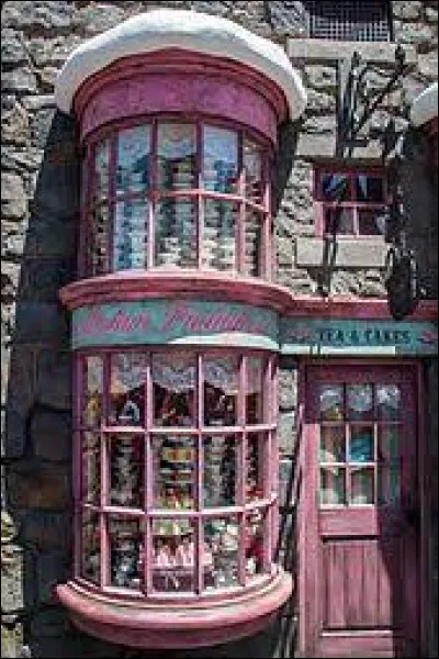 Qui a fondé Pré-au-Lard ?