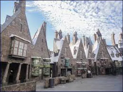 En quelle année, le village sert-il de quartier général ?