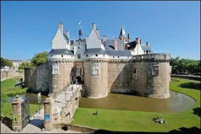 Monument : Comment s'appelle le château de Nantes ?